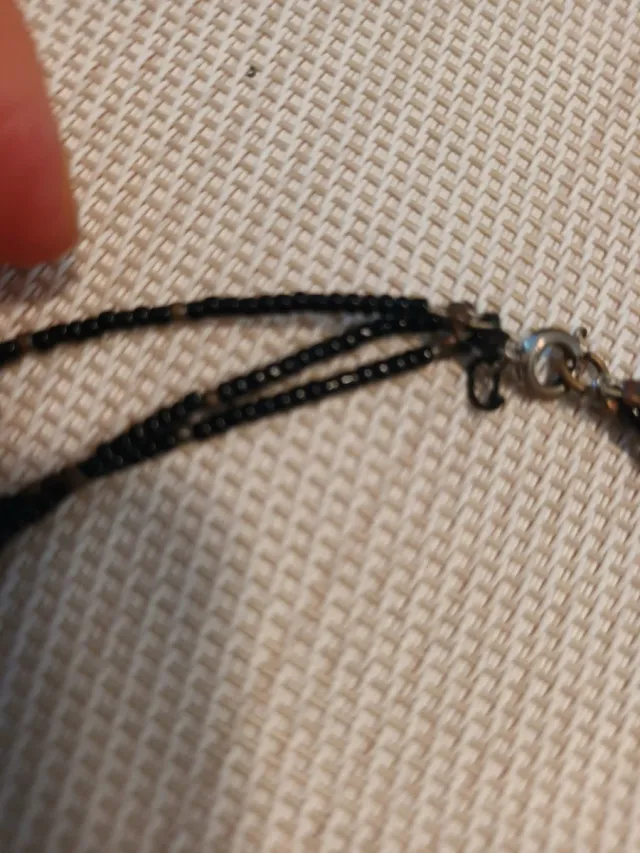 Gargantilla triple bolitas negras