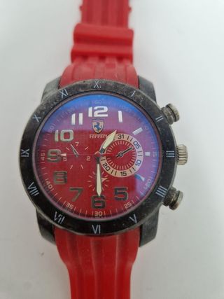 Orologio rosso Ferrari