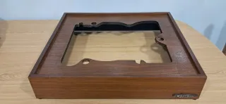 Se vende plinto para tocadiscos dual, con tapa.