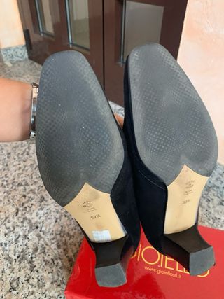 Scarpe Gioiello camoscio tacco medio n.37,5