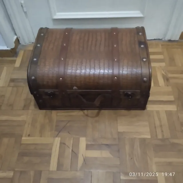 Baule in legno e pelle