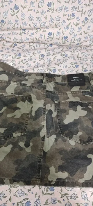 Falda Stradivarius Camuflaje