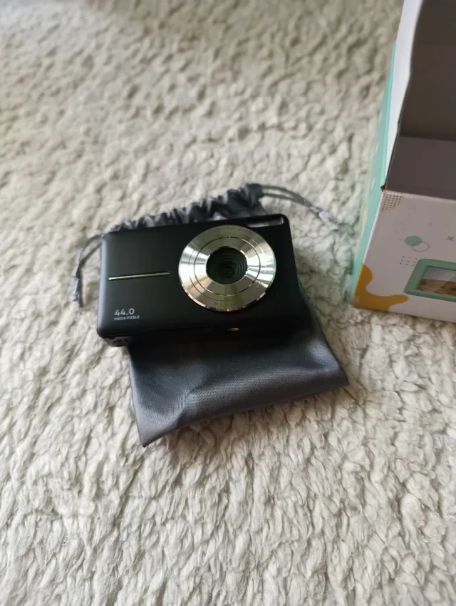 Cámara digital compacta negra