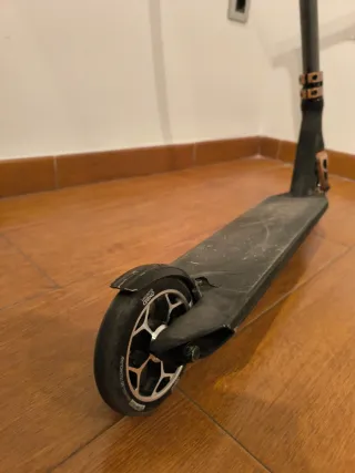 Patinete Oxelo Negro y Dorado