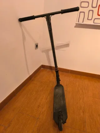 Patinete Oxelo Negro y Dorado