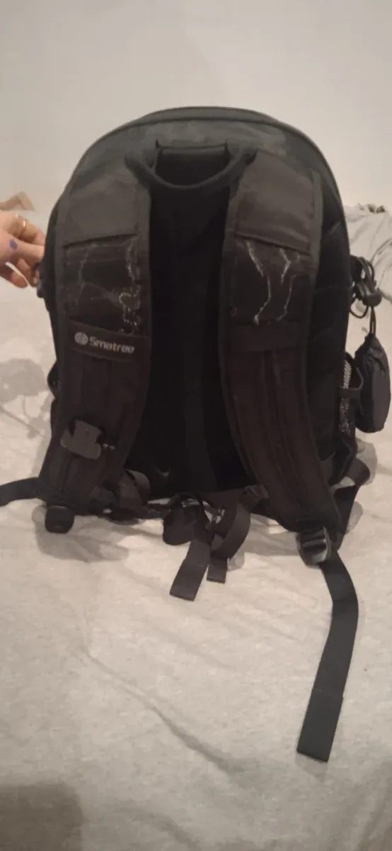 Mochila rígida negra como nueva