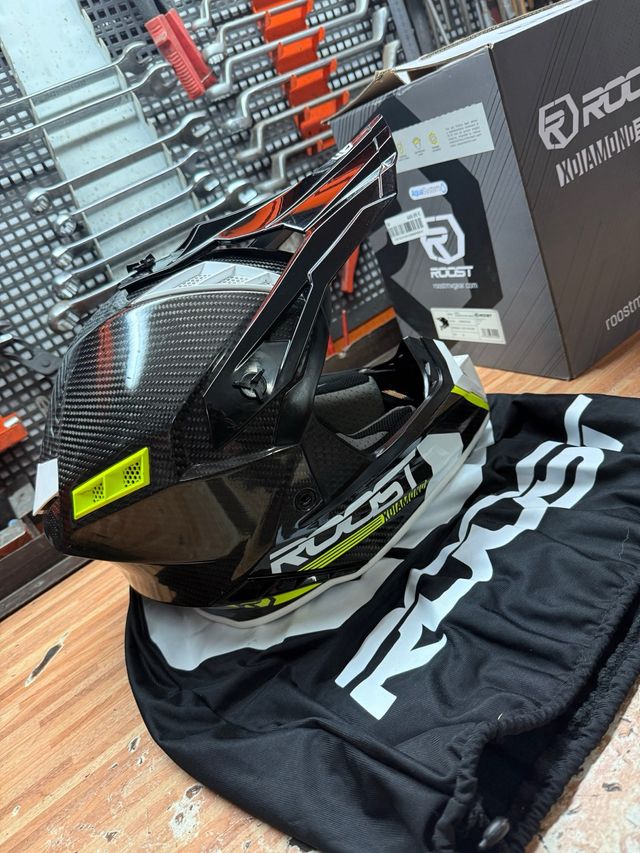 Casco Roost Xdiamond Carbono