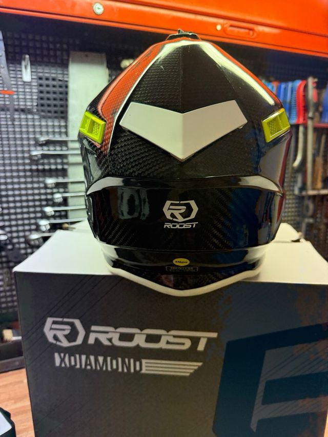 Casco Roost Xdiamond Carbono