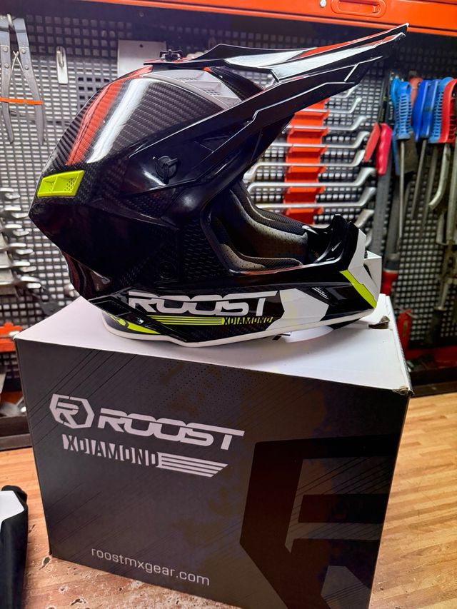 Casco Roost Xdiamond Carbono