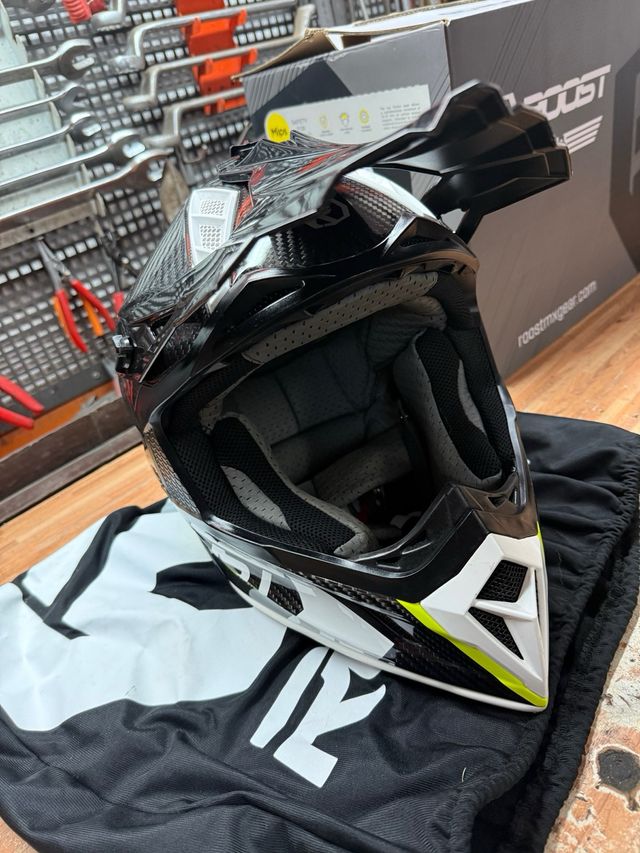 Casco Roost Xdiamond Carbono