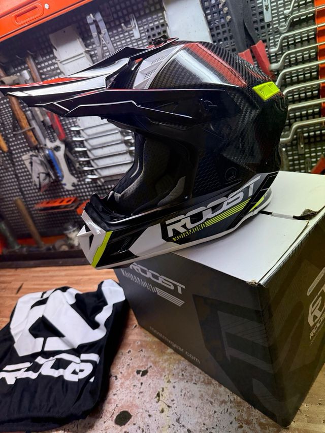 Casco Roost Xdiamond Carbono