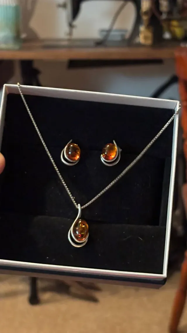 Conjunto Plata 925 y Ámbar Colgante y Pendientes