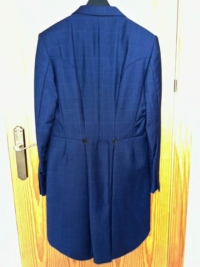 Traje de chaqué azul a cuadros