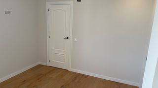 3 habitaciones, salón, 2 baños cocina calefacción