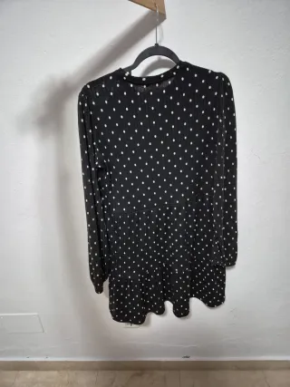 Vestido lunares Stradivarius negro/blanco