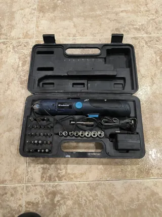 Taladro Einhell con accesorios y cargador