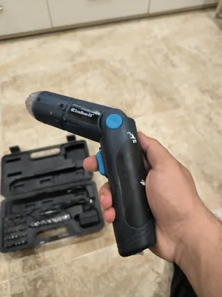 Taladro Einhell con accesorios y cargador