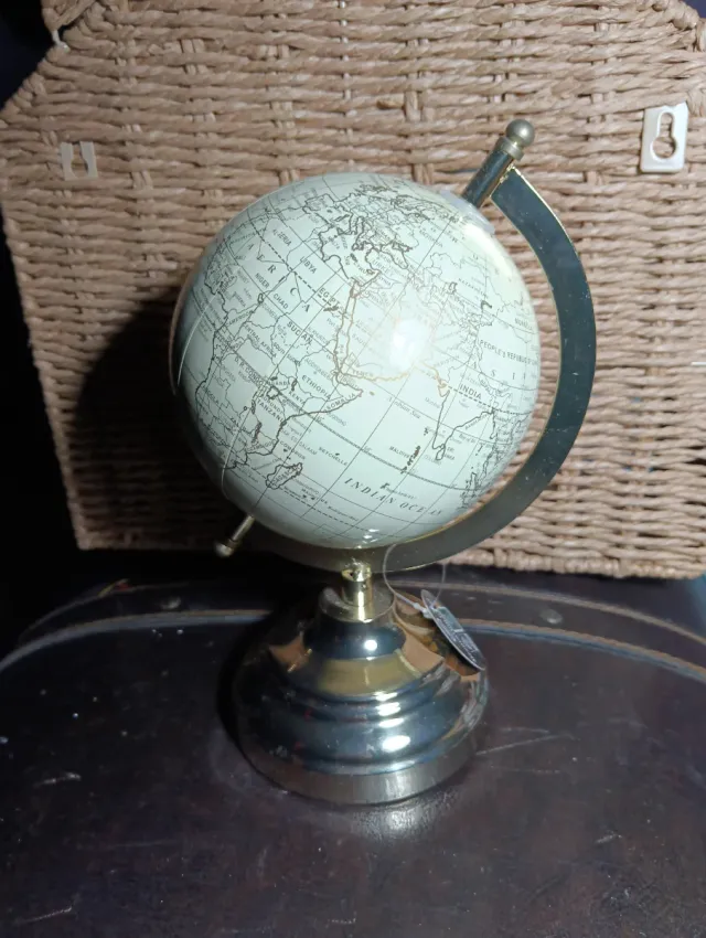 Globo terráqueo decorativo