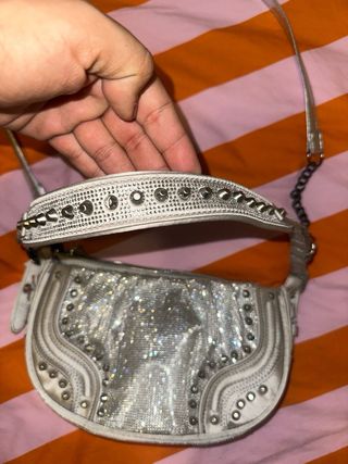 Bolso Zara plateado brillos y tachuelas