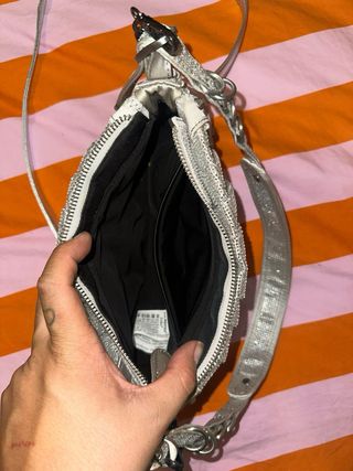 Bolso Zara plateado brillos y tachuelas