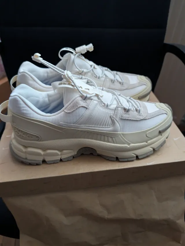 Nike Vomero Roam Beige