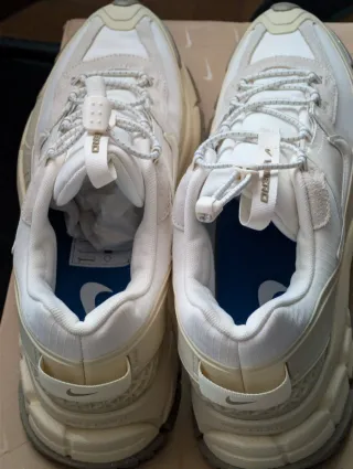 Nike Vomero Roam Beige