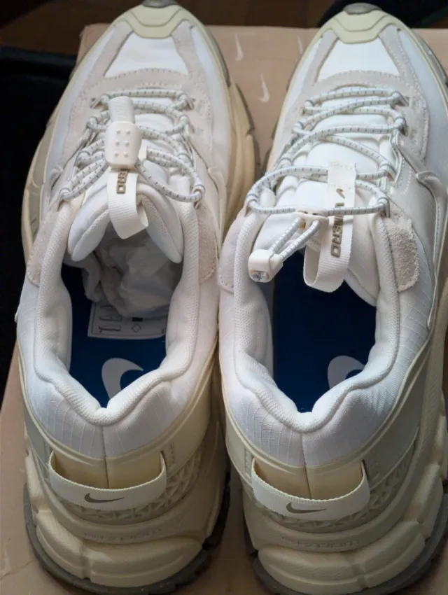 Nike Vomero Roam Beige