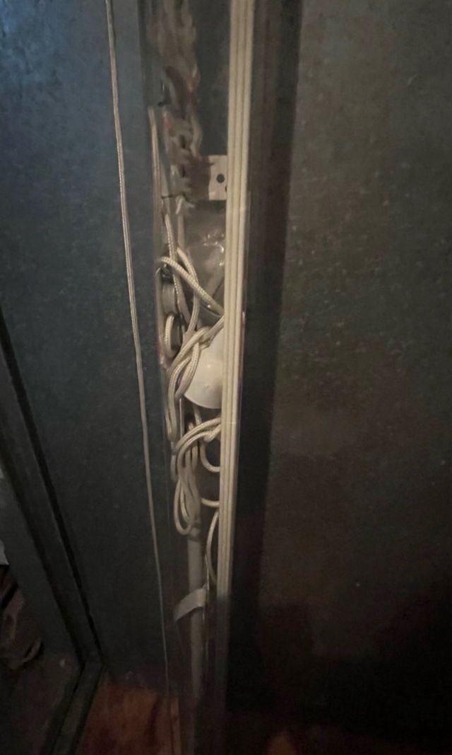 Riel para cortinas con cuerdas extensibles