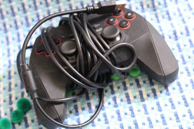 Mando de videojuegos con cable
