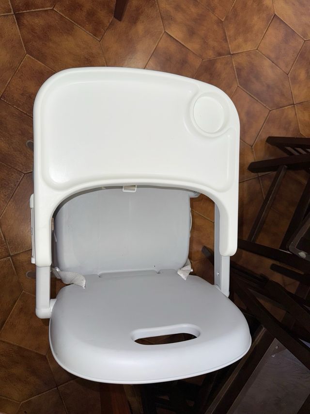 Trona infantil blanca con bandeja