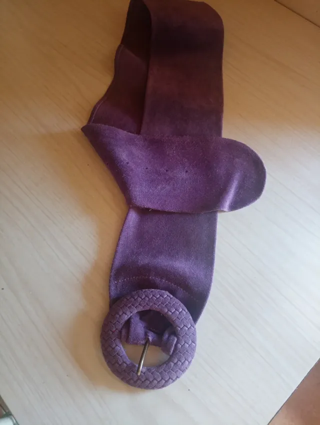 Cinturón de ante morado
