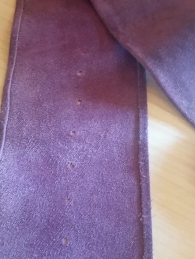 Cinturón de ante morado