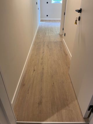 Montador de tarima y rodapié