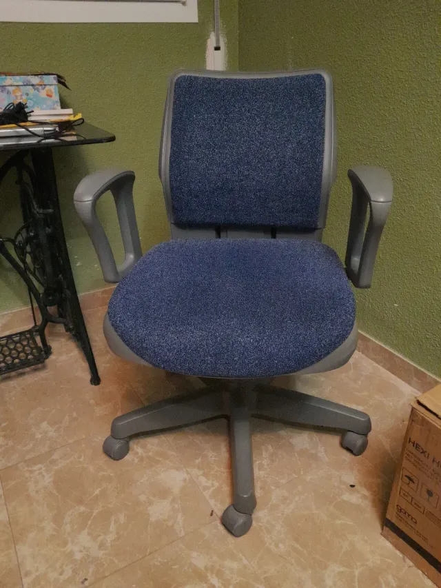 Silla de oficina ergonómica  prácticamente nueva