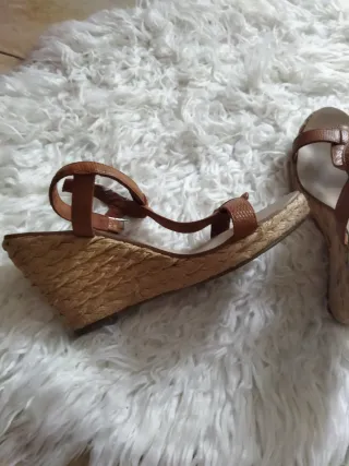 Sandalias cuña Pull&Bear marrones