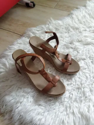 Sandalias cuña Pull&Bear marrones