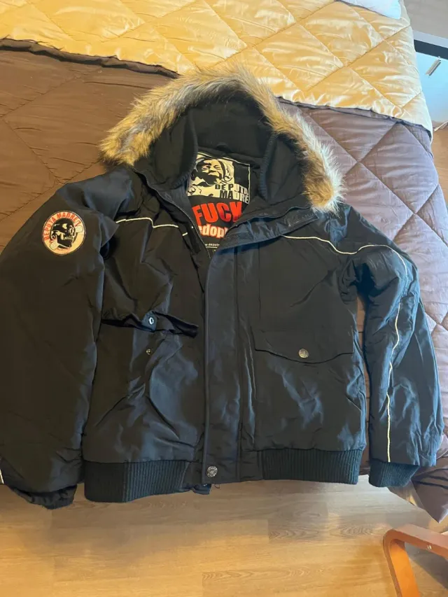 Cazadora De Puta Madre Negra con Capucha