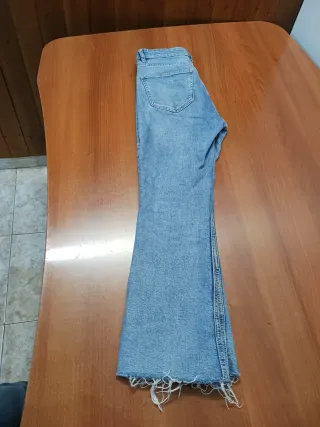 Pantalón vaquero Zara mujer flare