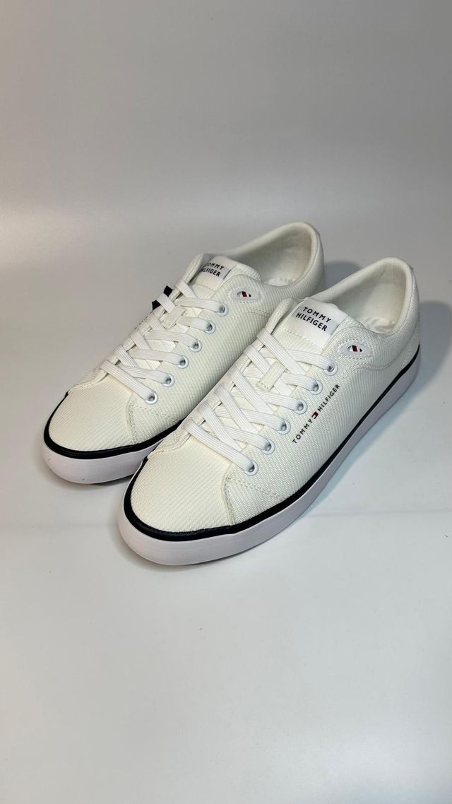 Tommy Hilfiger Core White - Size 43