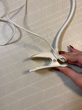 Lampada LED da tavolo con clip e cavo USB bianca