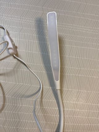 Lampada LED da tavolo con clip e cavo USB bianca