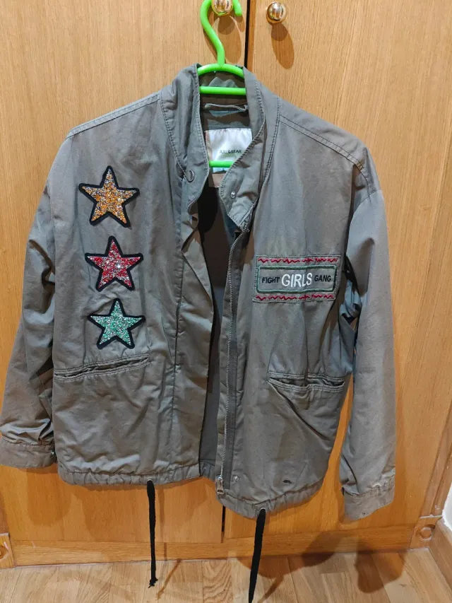 Chaqueta militar Pull&Bear estrellas S