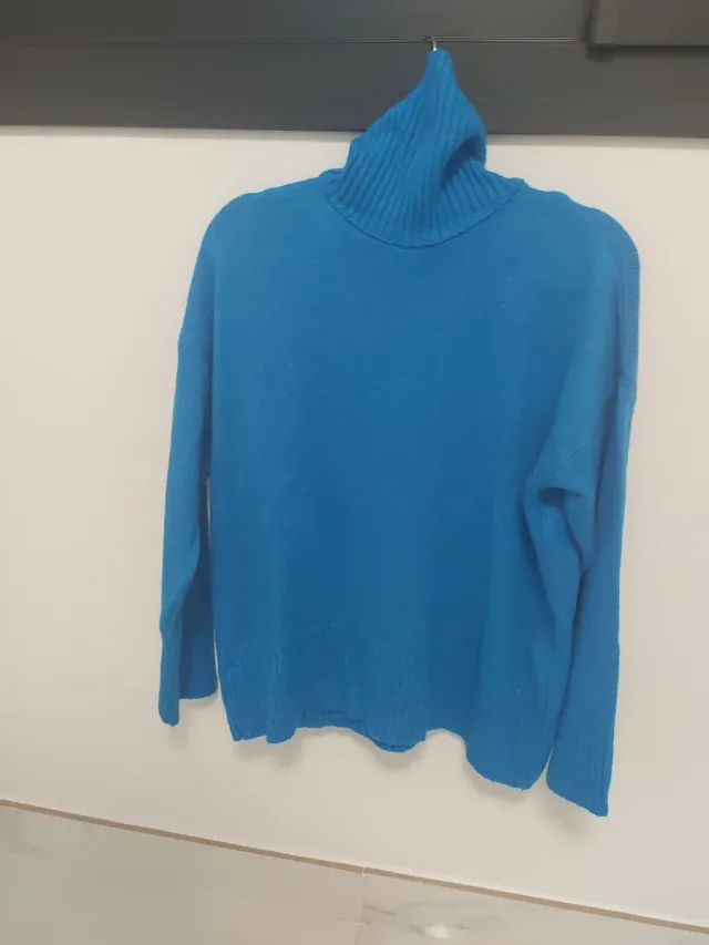 Jersey cuello alto azul talla única