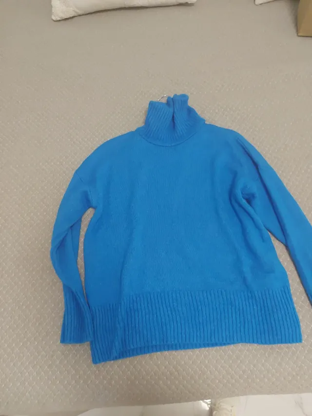 Jersey cuello alto azul talla única