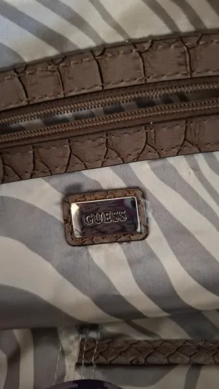 Bolso Guess Piel Serpiente Marrón Rosa Blanco