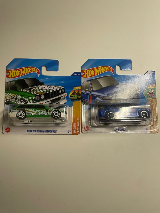 Hot Wheels BMW M3 Wagon e BMW 2002.