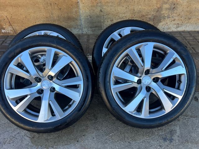 vendo Llantas y neumáticos Peugeot