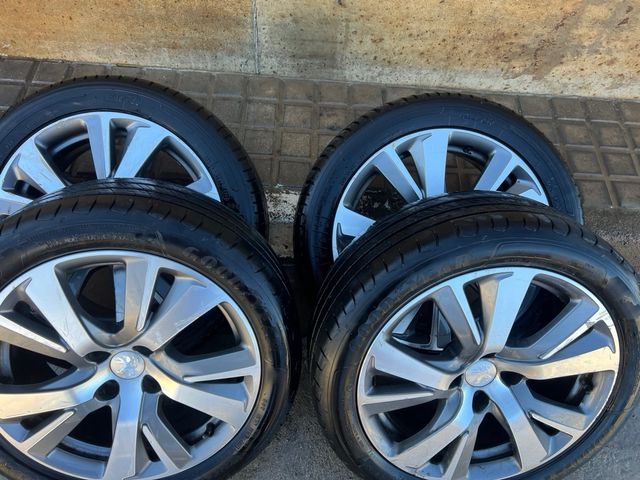 vendo Llantas y neumáticos Peugeot