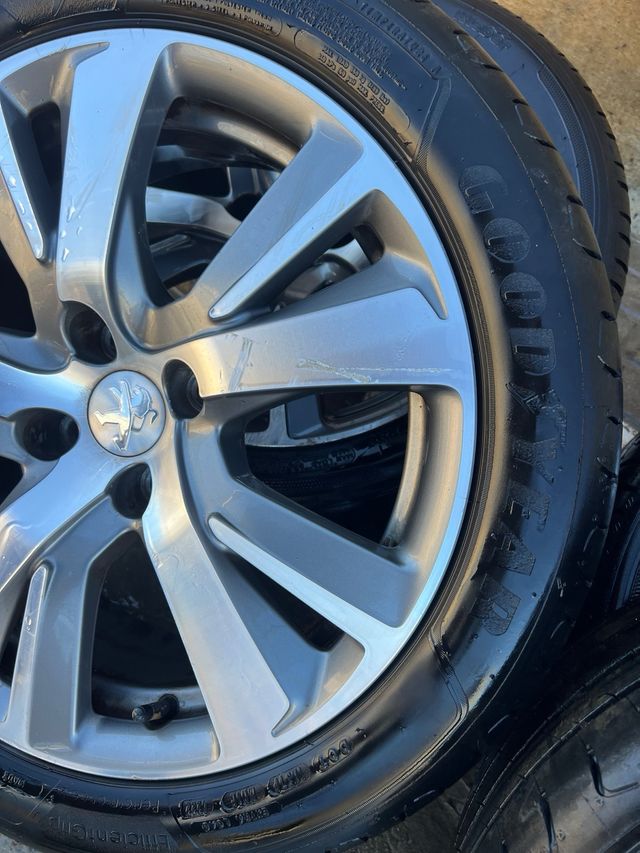 vendo Llantas y neumáticos Peugeot