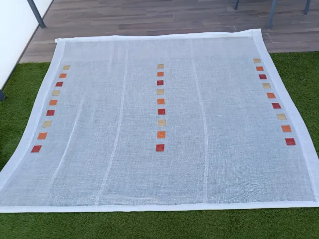 Cortina de comedor blanca con detalles